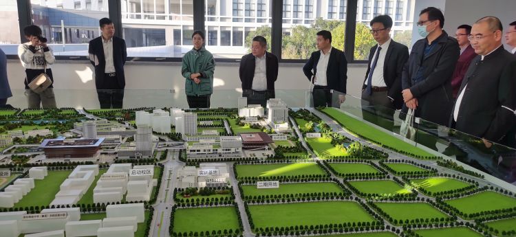香蕉三级片视频參加深圳技術大學新材料與新能源學院校企合作交流會-暨校企合作理事會成立大會